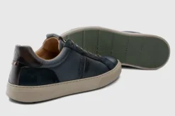 Ambitious 141347128- Trainer.