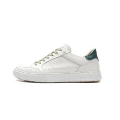 Ambitious White Trainer|141697333