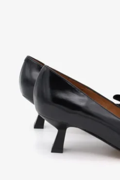 Angel Alarcon 24627BLK-Pump.