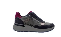 Ara 125770222- Trainer.