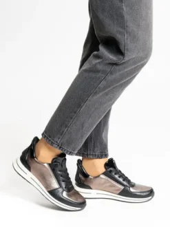 Ara 122483615-Trainer.