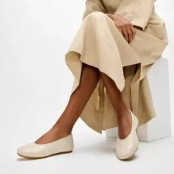 Fitflop High-Cut Beige Soft Leather Ballerina|A0PA99