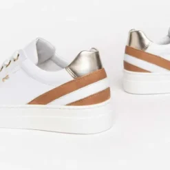 Nero Giardini E306510DB - Trainer.