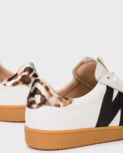 Wonders off White and Black Trainer|AP2001B